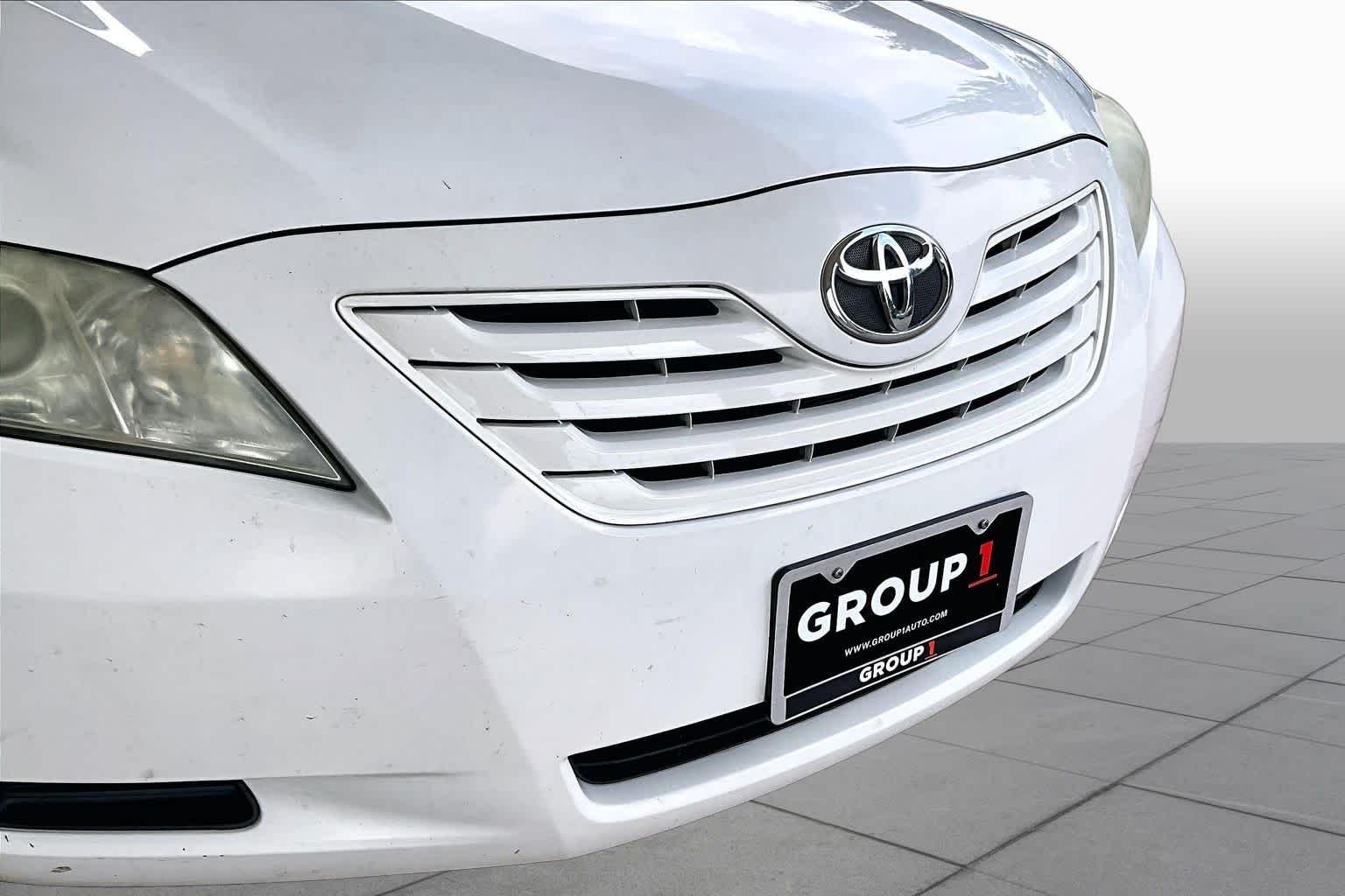 Used 2009 Super White Toyota  image 26