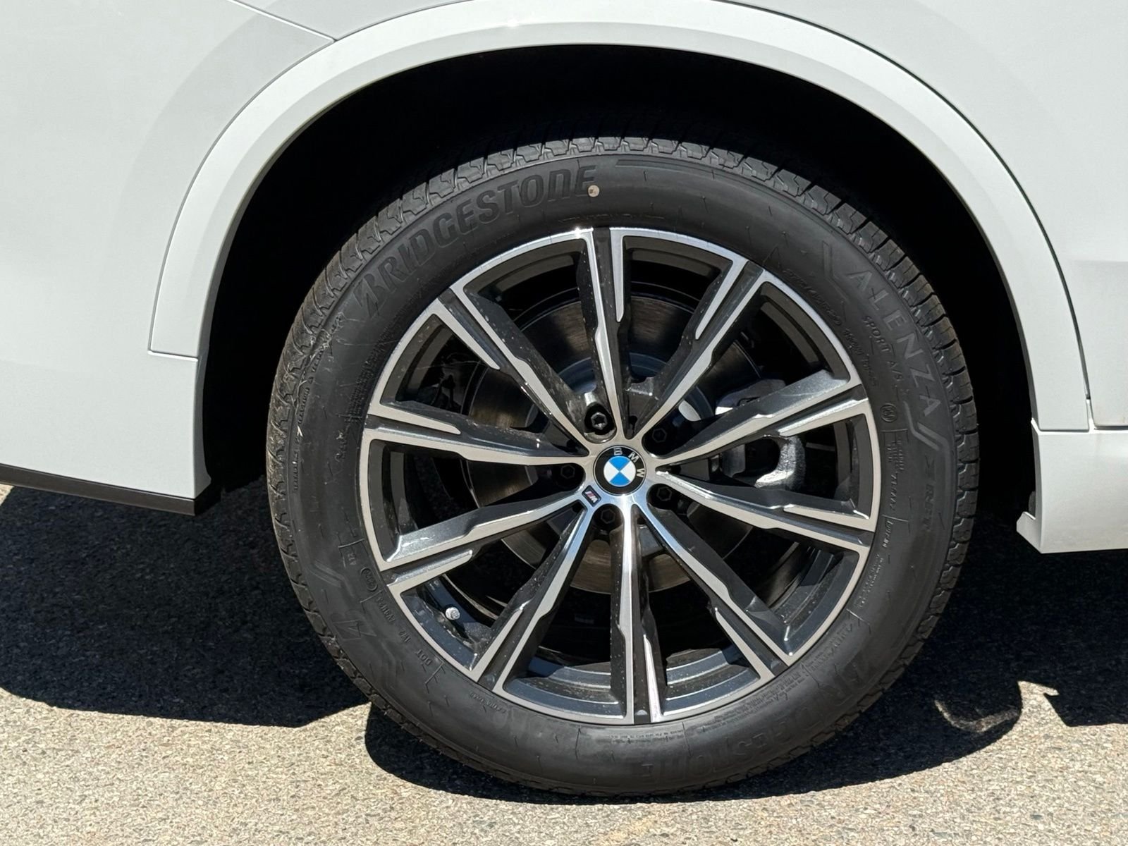 New 2026 Alpine White BMW sDrive40i image 18