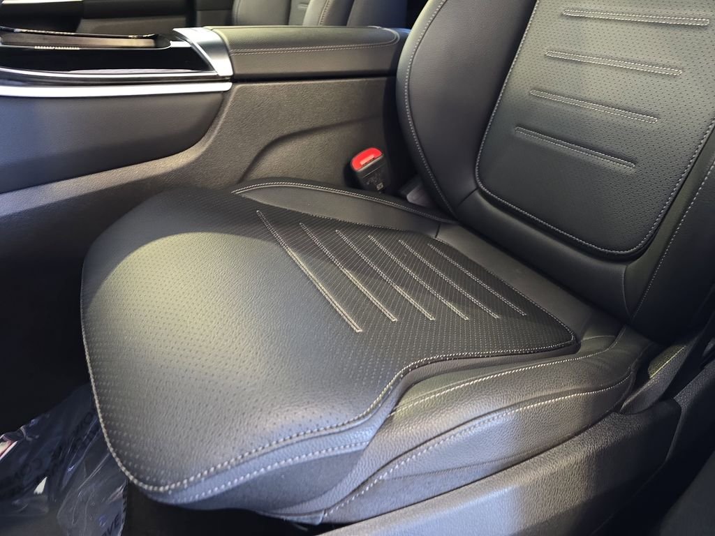 Certified Used 2026 Black Mercedes-Benz GLC 300 image 32