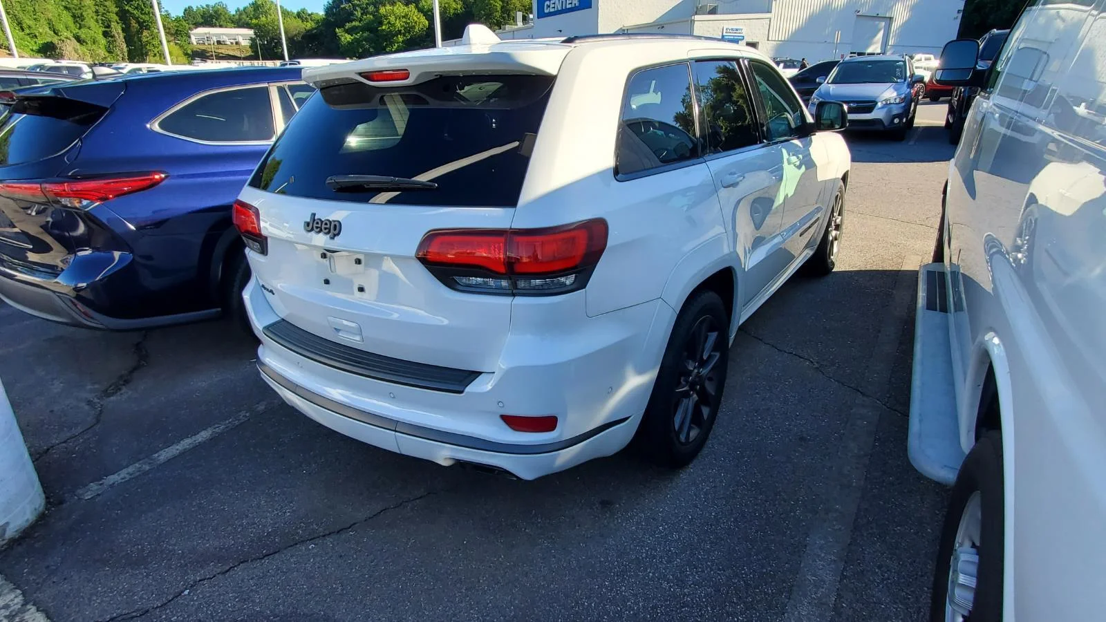 Used 2019 Bright White Clearcoat Jeep High Altitude image 9