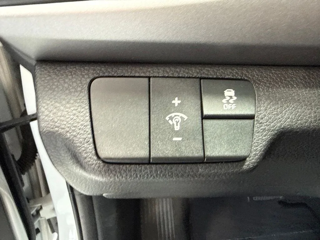 Used 2023 White Kia S image 15