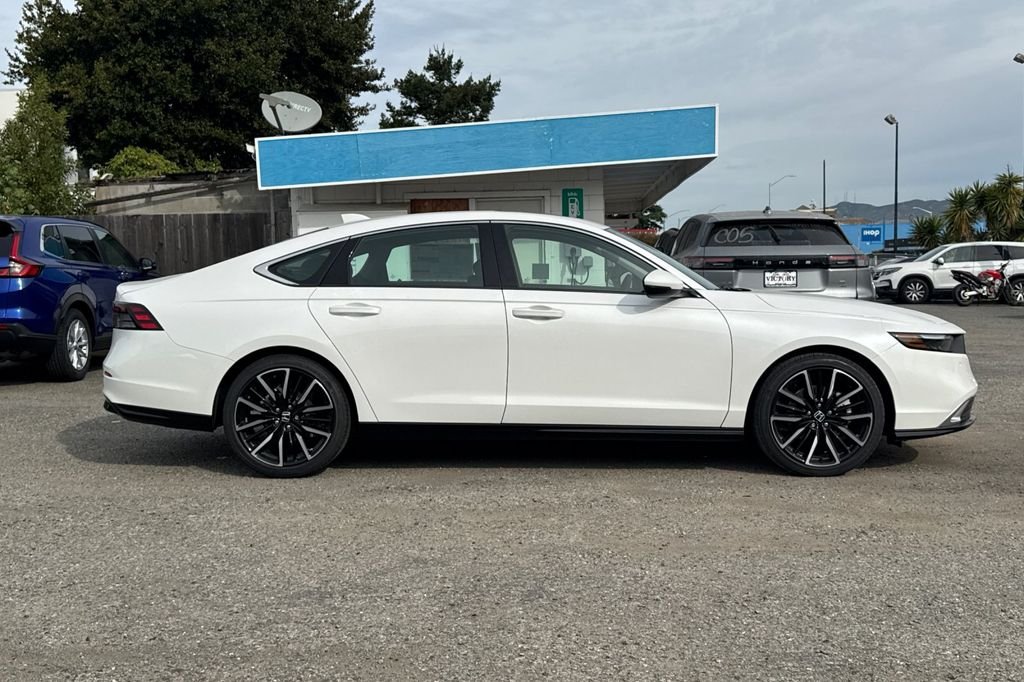 New 2026 Platinum White Pearl Honda Touring image 3