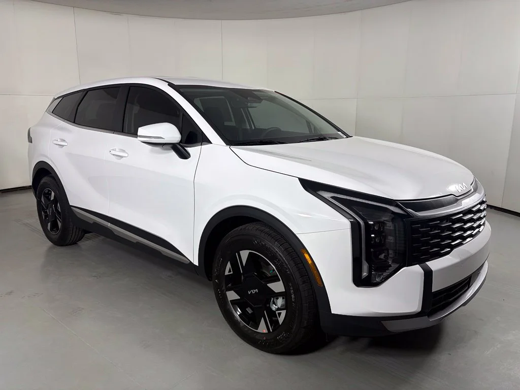 New 2027 Glacial White Pearl Kia LX image 2