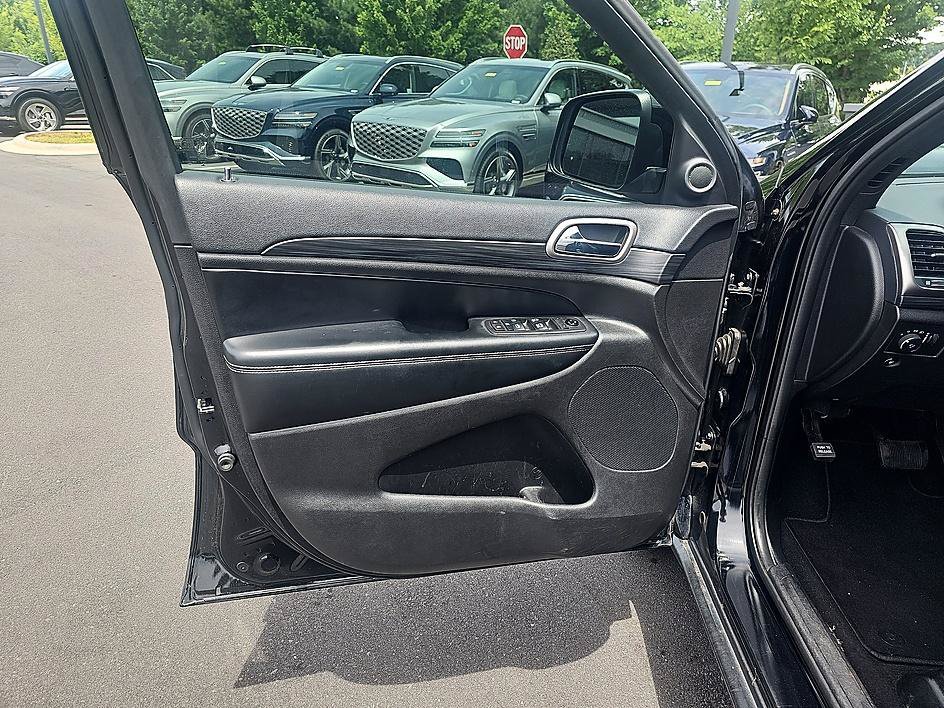 Used 2021 Diamond Black Crystal Pearlcoat Jeep Freedom image 9