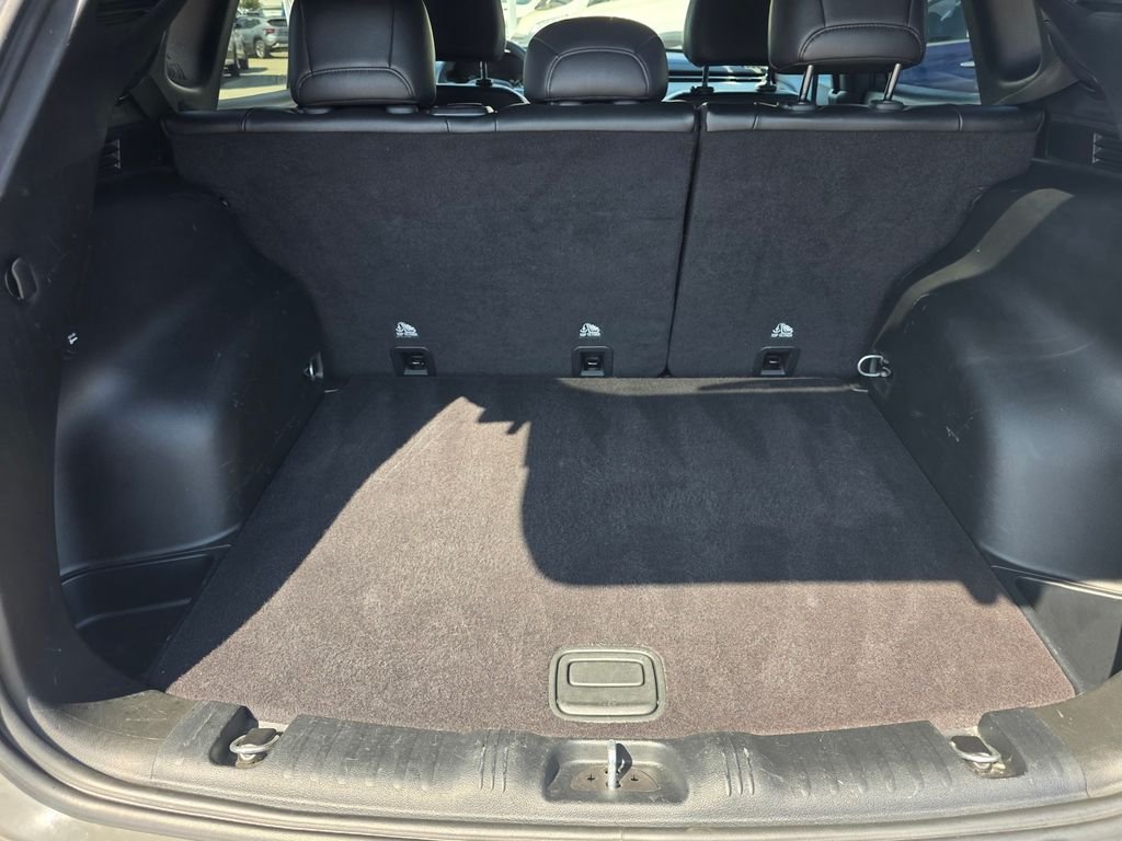 Certified Used 2024 Gray Jeep Latitude image 19