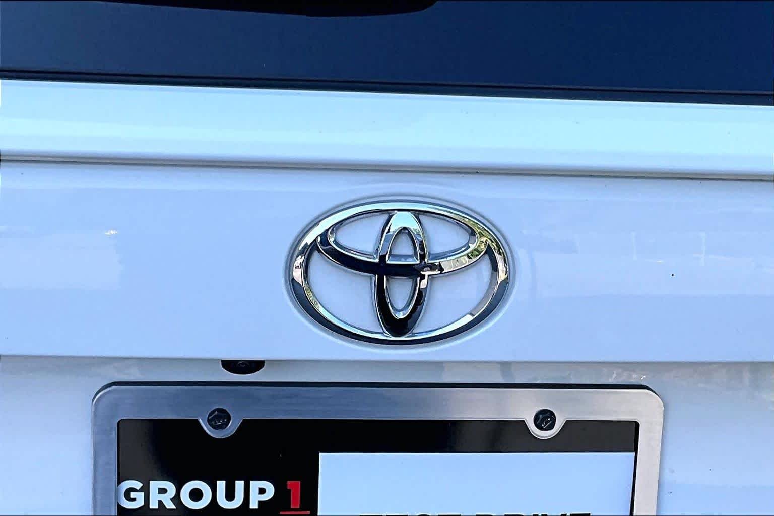 Used 2025 Ice Cap Toyota XLE image 31
