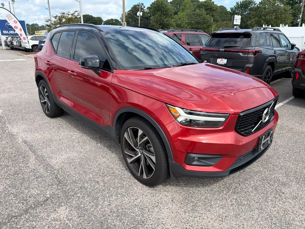 Used 2021 Red Volvo R-Design image 5