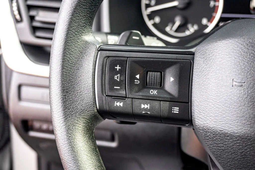 2025 Nissan Rogue S - Photo 18