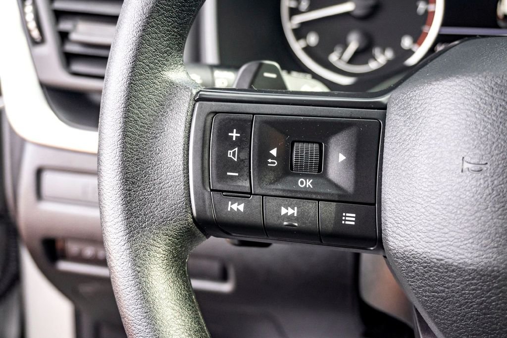Used 2025 Silver Nissan S image 18