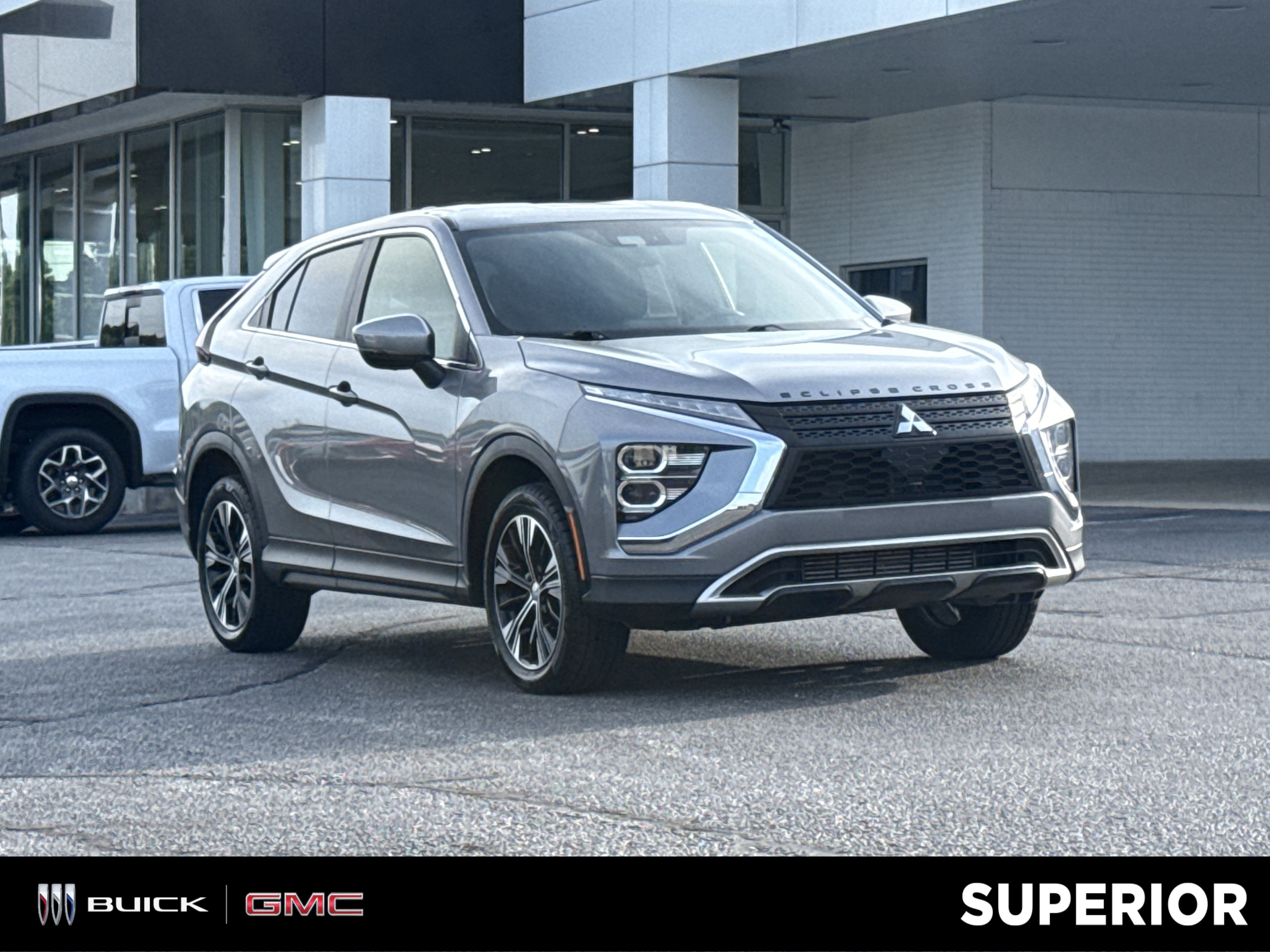 Used 2022  Mitsubishi SE image 1