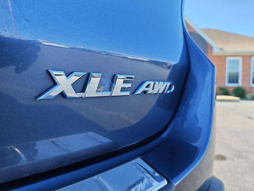Used 2018 Blue Toyota XLE image 28