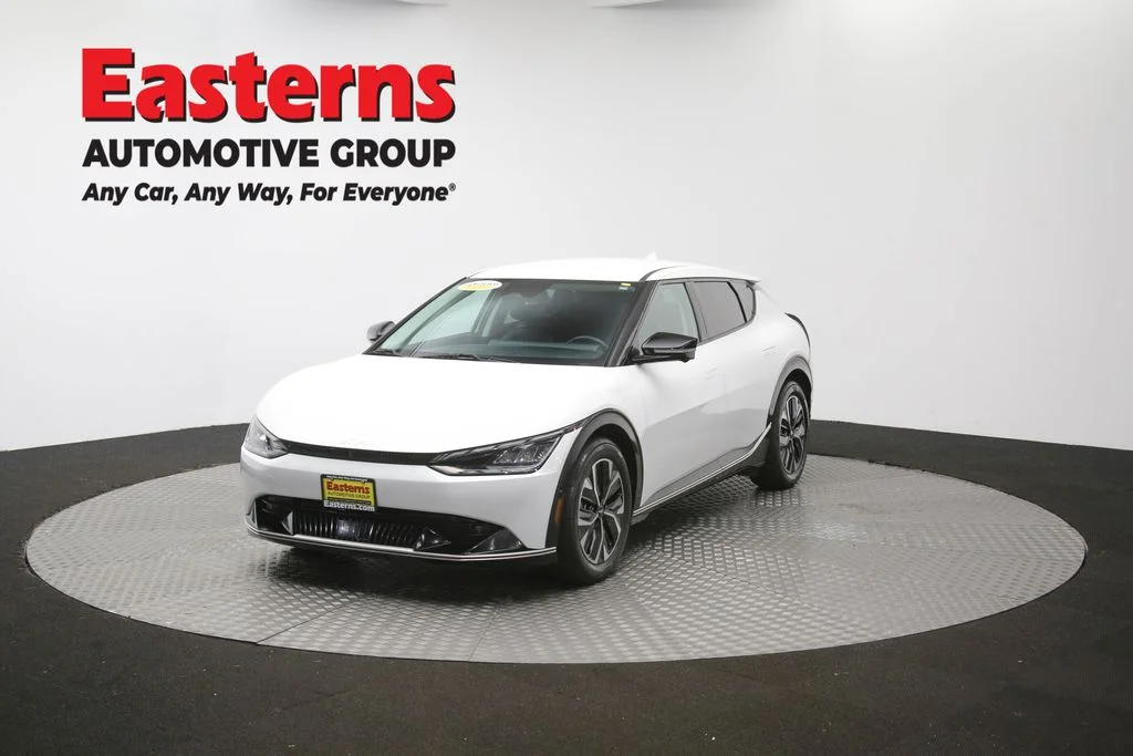 Used 2024 White Kia Wind image 57