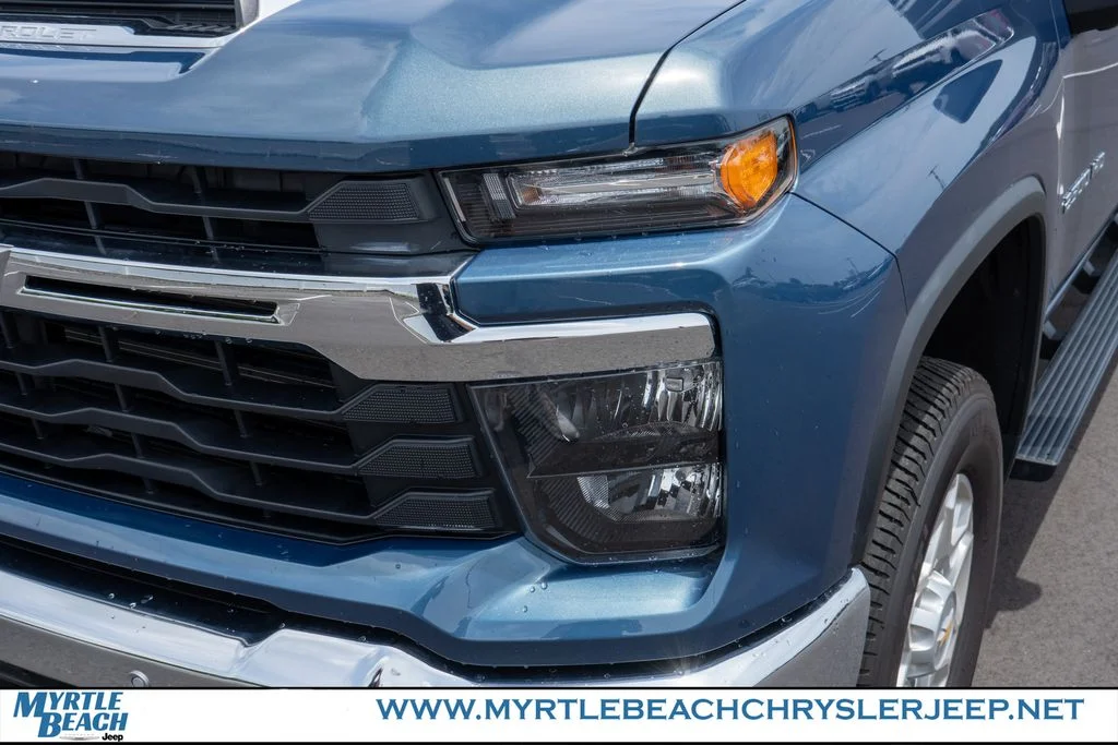 Used 2025 Lakeshore Blue Chevrolet LT image 10