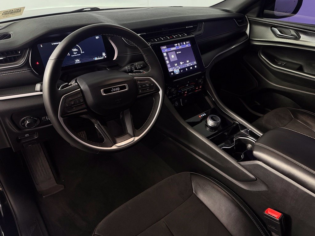 Used 2023 Black Jeep Altitude image 12