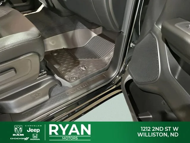 New 2026 Diamond Black Crystal Pearl-Coat Exterior Paint RAM Warlock image 37