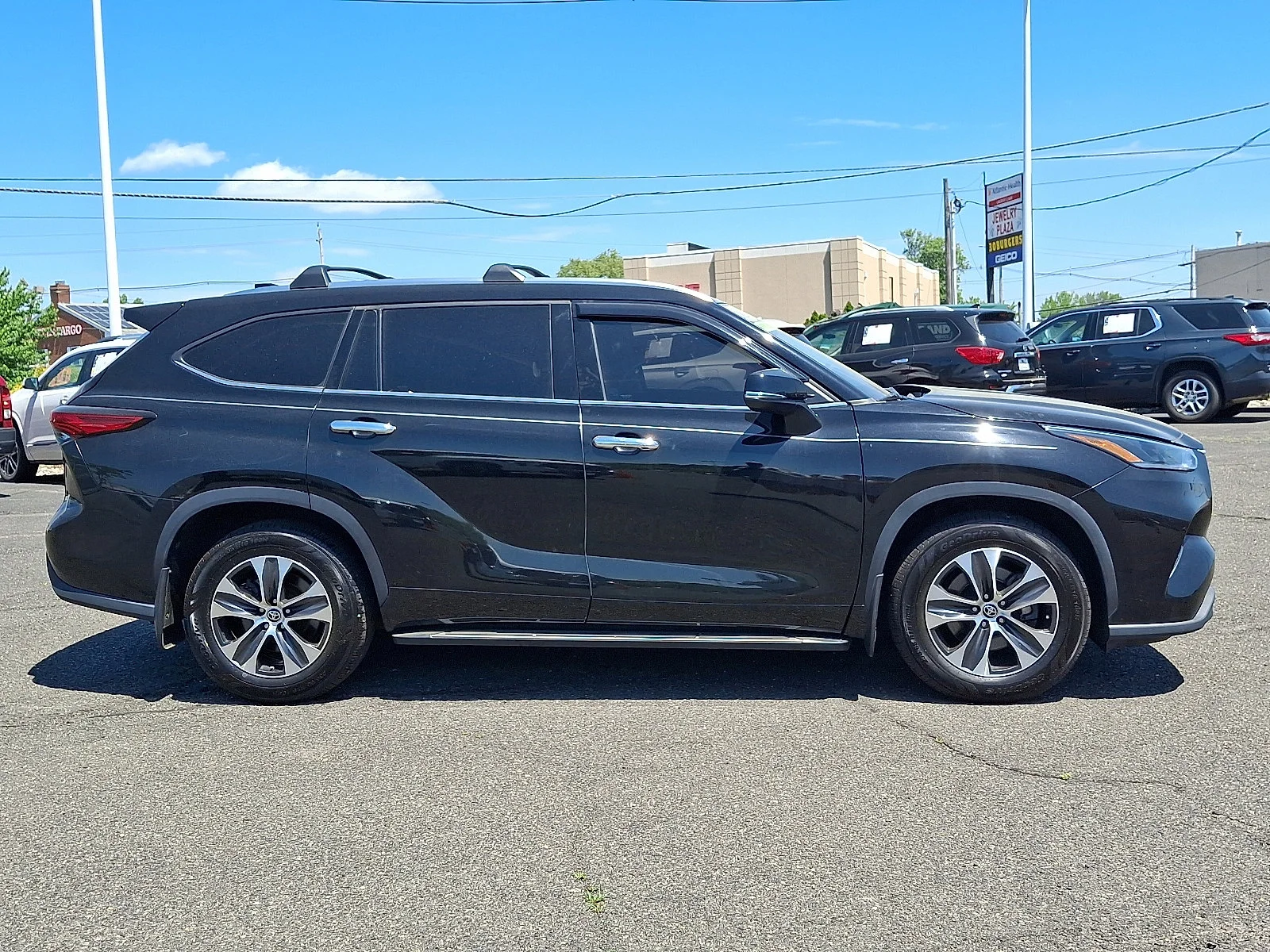 Used 2021 Midnight Black Metallic - 218 Toyota XLE image 8