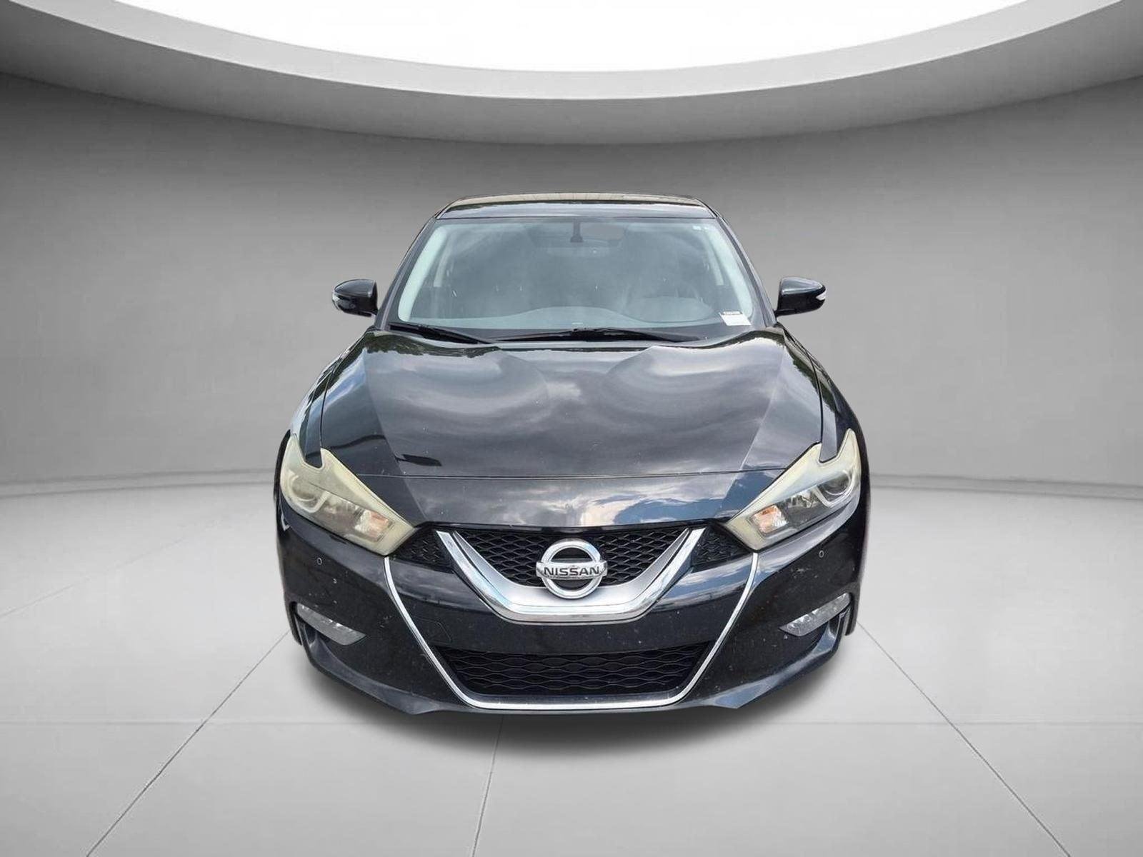 Used 2017 Super Black Nissan SR image 2