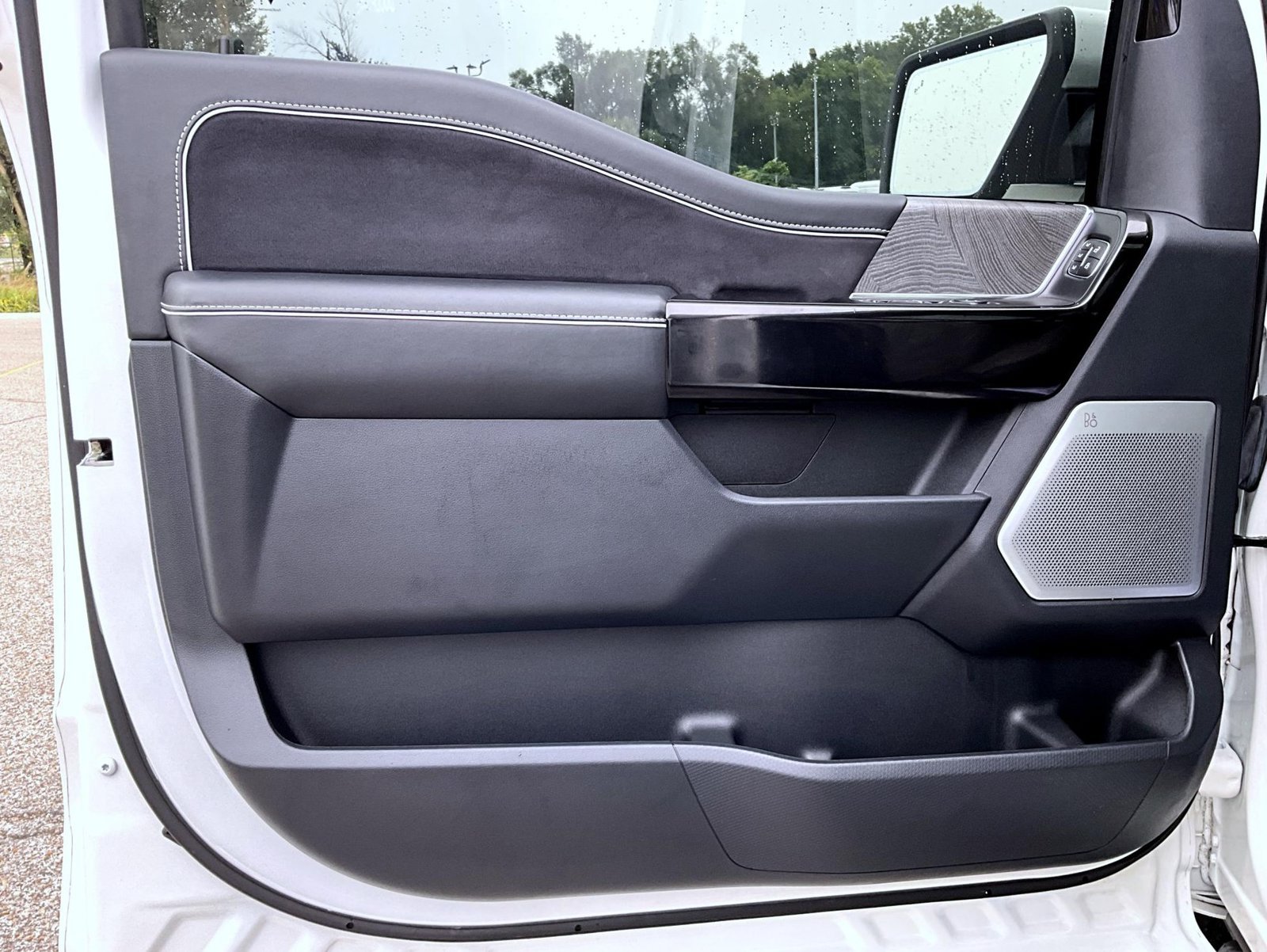 Used 2024 White Ford Platinum image 10