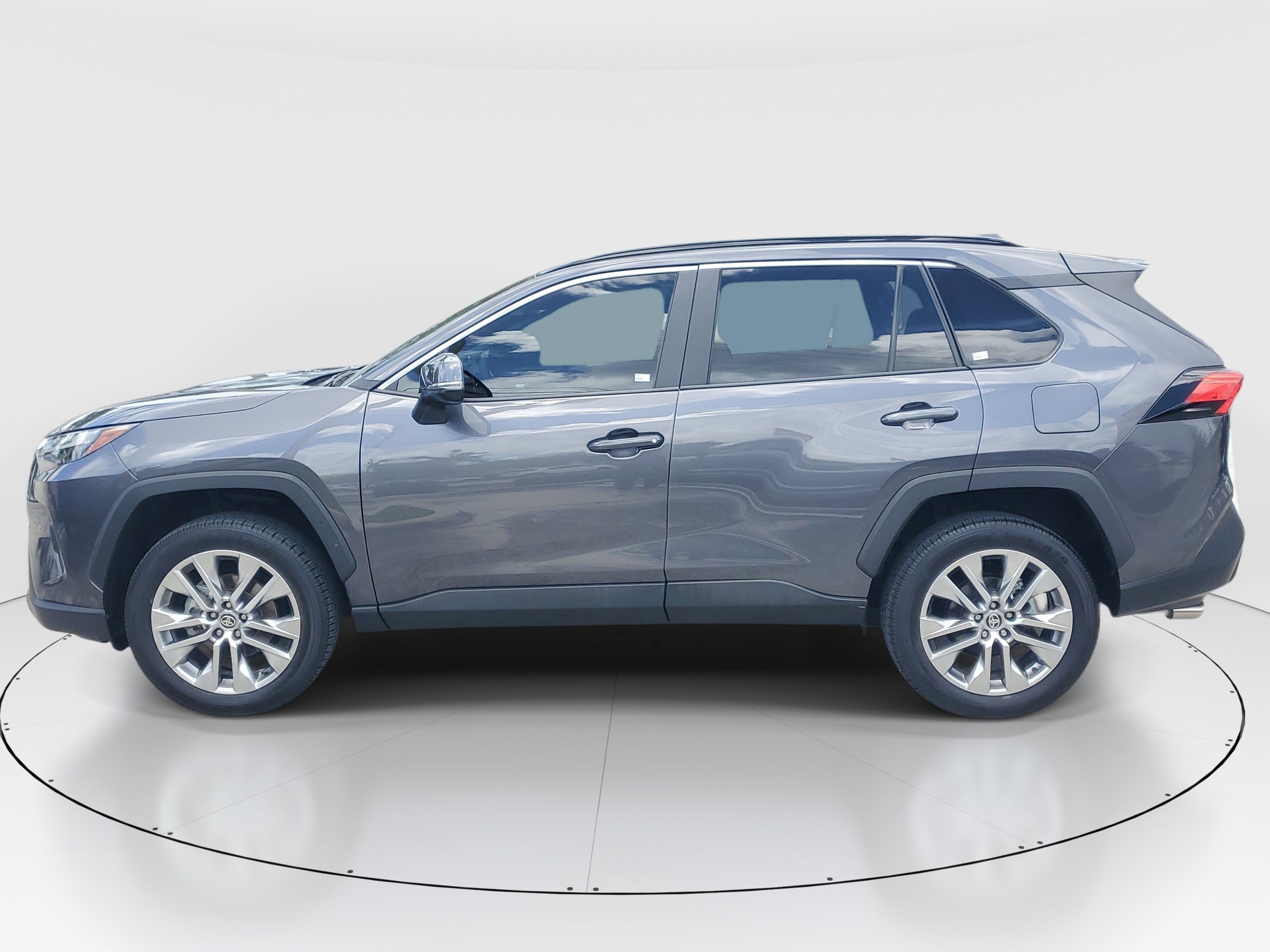 Used 2025 Magnetic Gray Metallic Toyota XLE Premium image 6