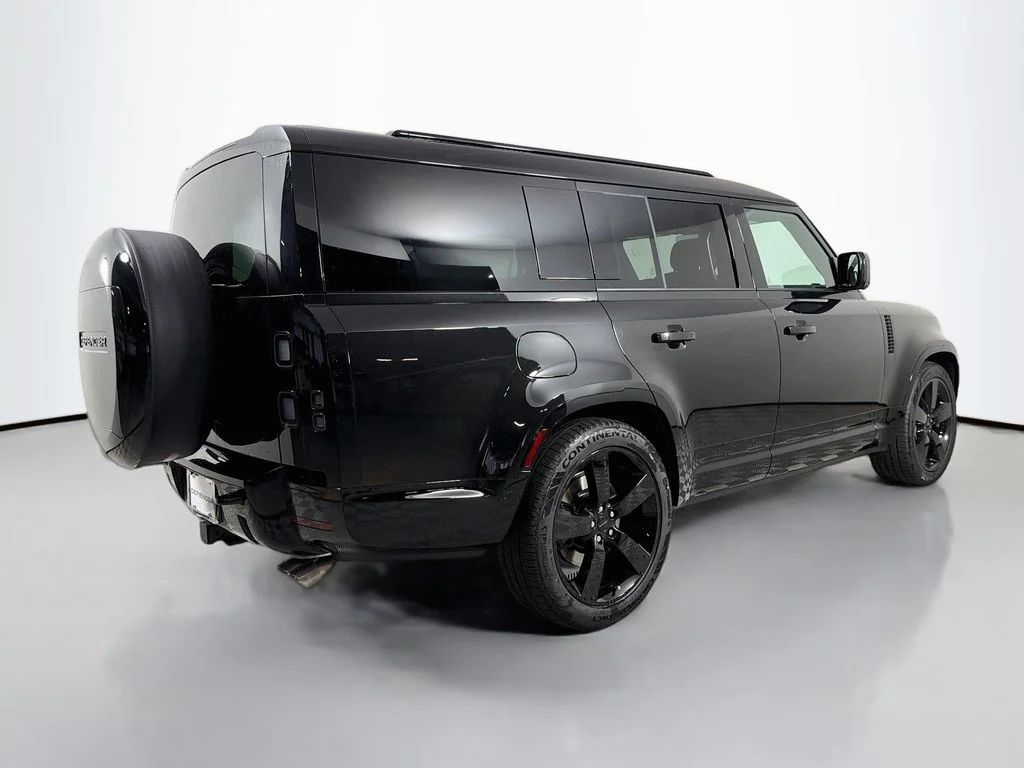 New 2026 Santorini Black Land Rover V8 image 5