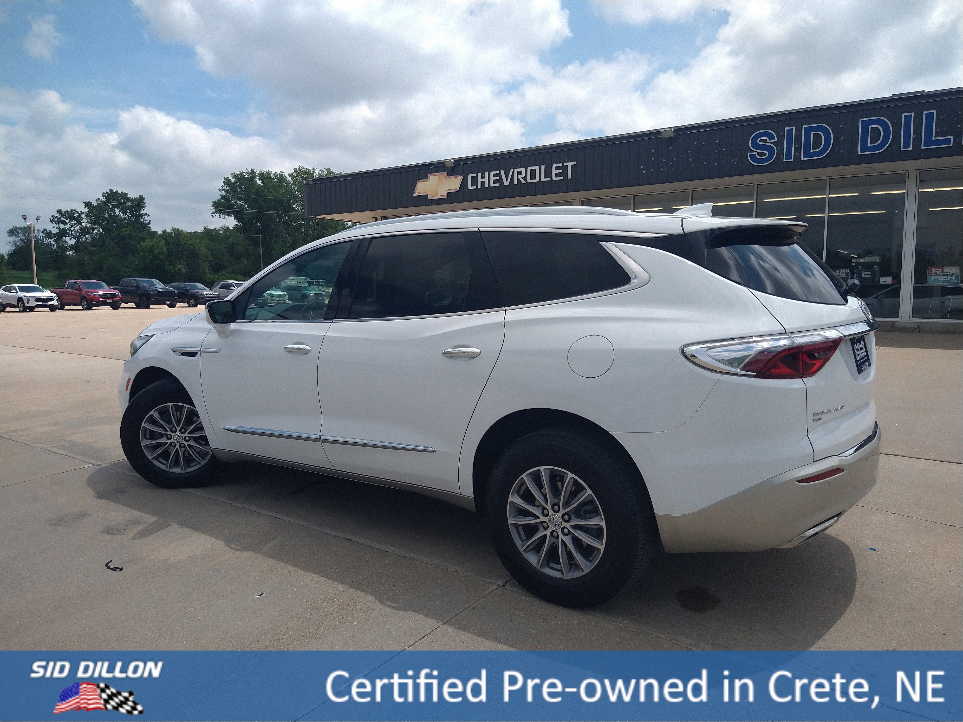 Used 2024 Summit White Buick Essence image 18