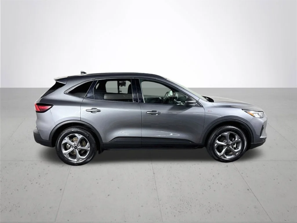 Used 2025 Gray Ford ST-Line image 5