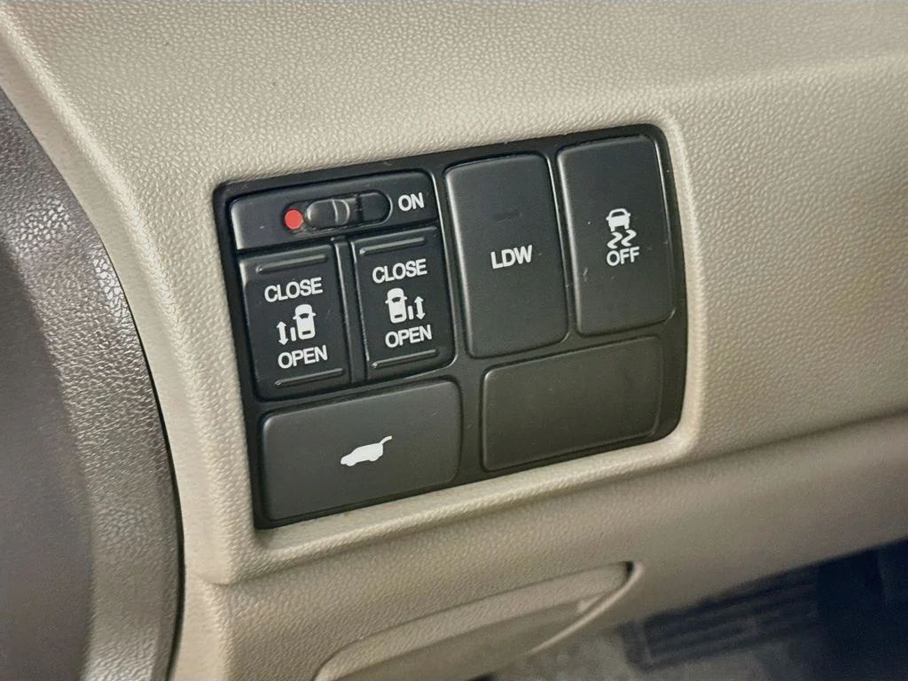 Used 2014 Silver Honda EX-L image 11