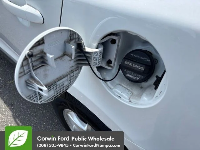 Used 2012 Frost White Pearl Hyundai  image 10