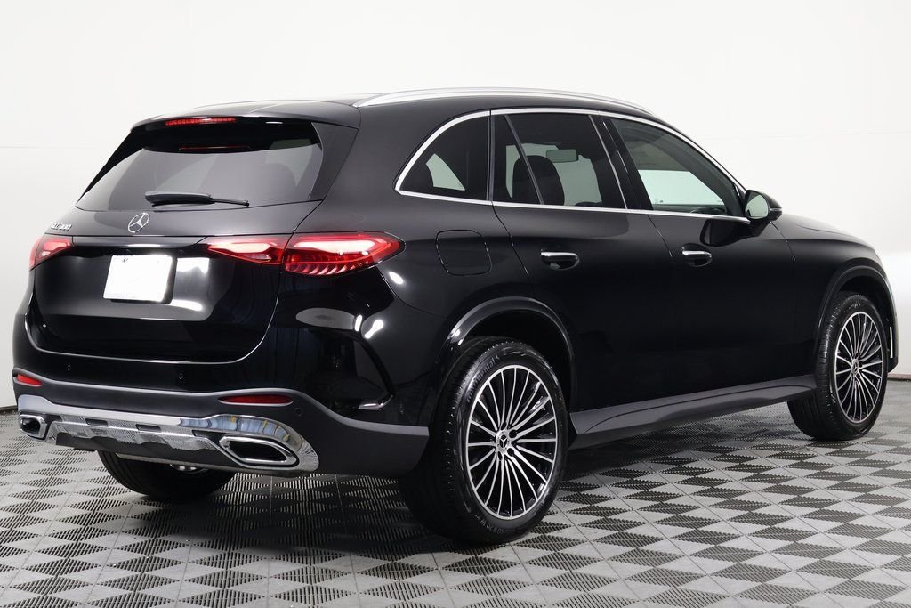 New 2026 Black Mercedes-Benz GLC 300 image 2