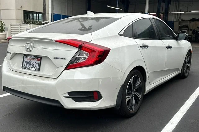 Used 2017 White Orchid Pearl Honda Touring image 5
