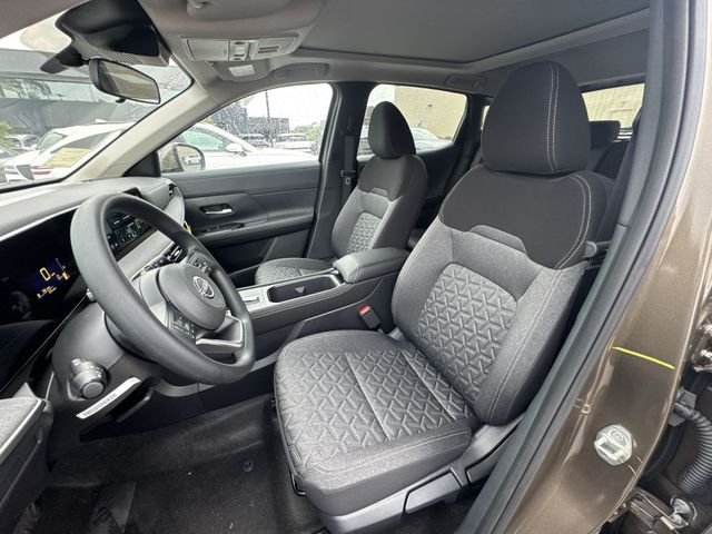 Used 2025 Brown Nissan SV image 12