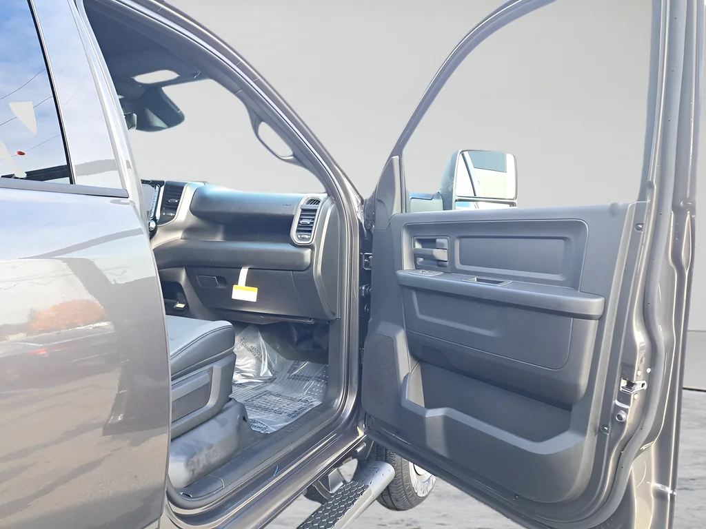 New 2026 Granite Crystal Metallic Clear-Coat Exterior Paint RAM Tradesman image 16