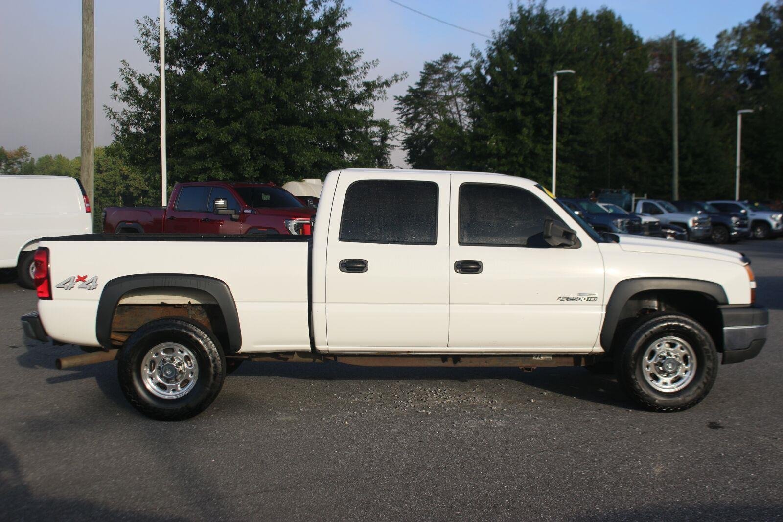 Used 2007 Summit White Chevrolet Work Truck image 8