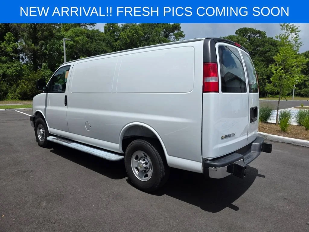 Used 2025 Summit White Chevrolet WT image 5
