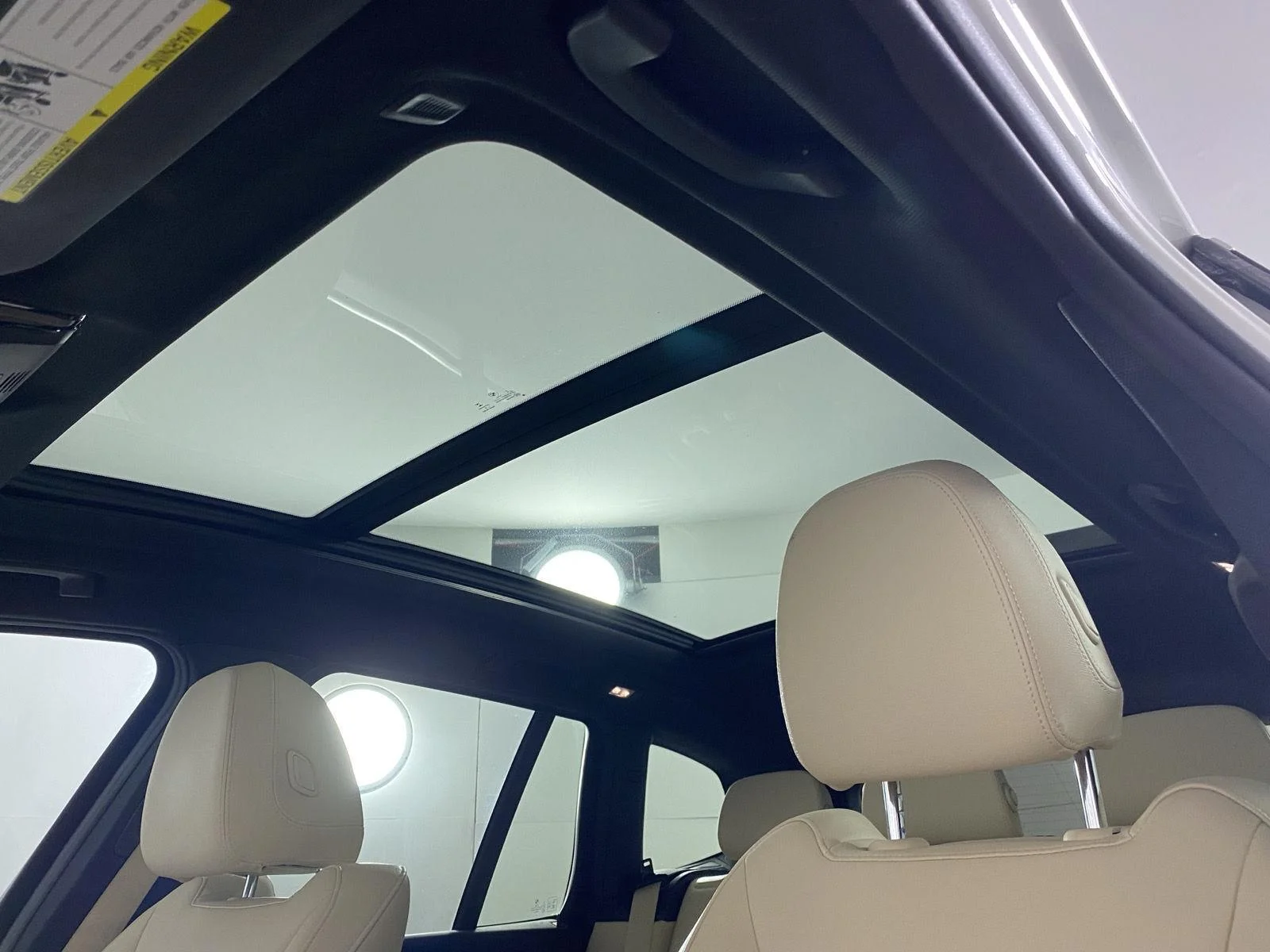 Used 2018 Alpine White BMW xDrive30i image 2
