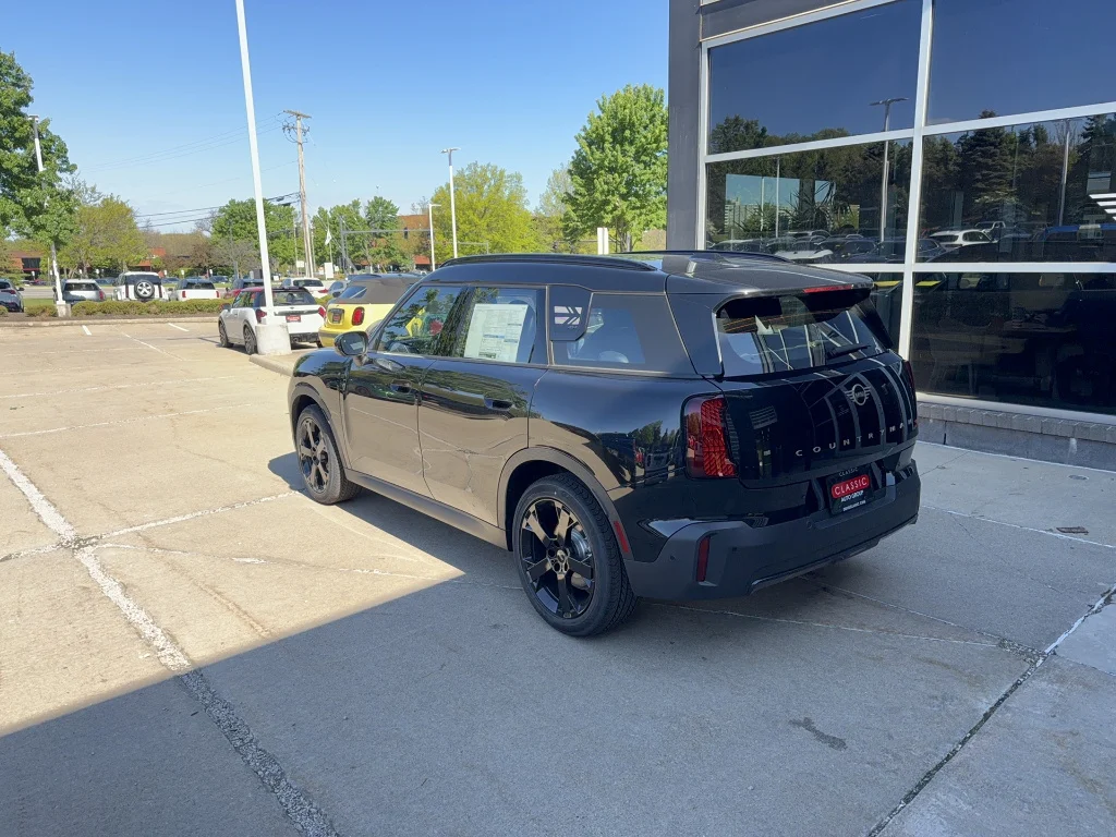 New 2027 Midnight Black II Metallic MINI Signature Plus image 4