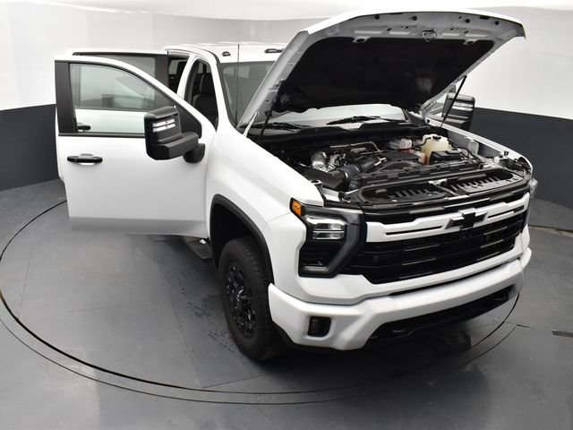 Used 2024 White Chevrolet LT image 25