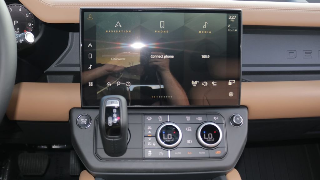 New 2026 Fuji White Land Rover X-Dynamic SE image 23