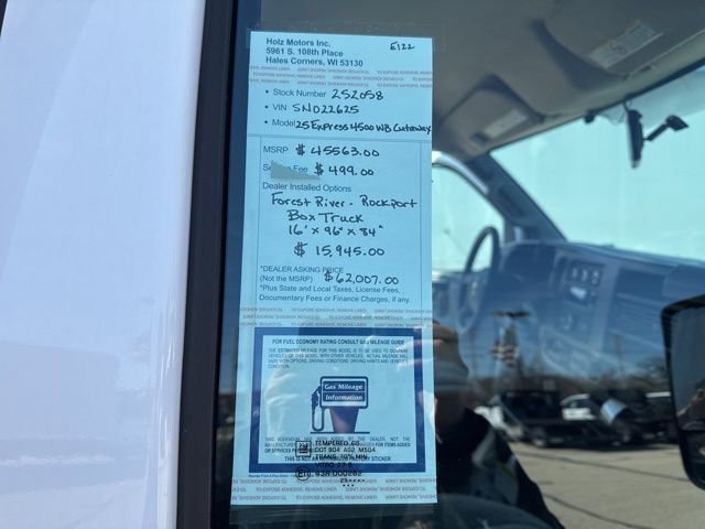 New 2025 Summit White Chevrolet 2WT image 20