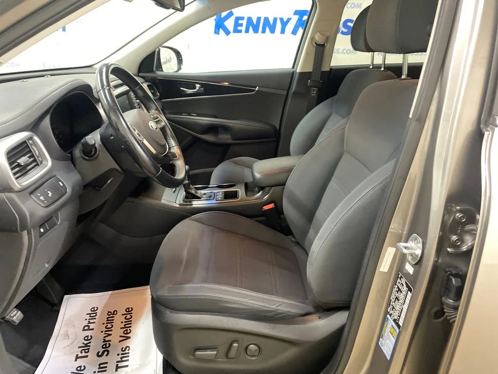 Used 2019 Silver Kia LX image 9