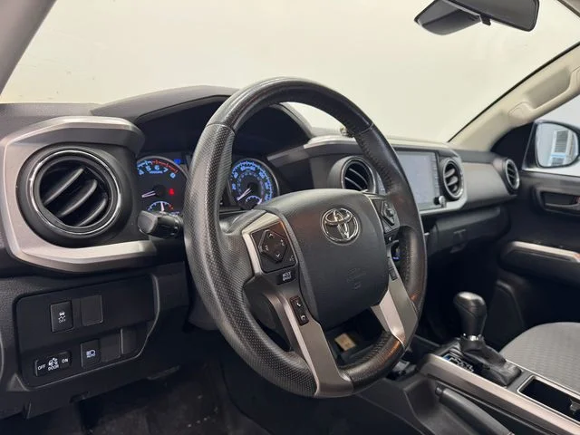 Used 2020 Cement Toyota SR5 image 34