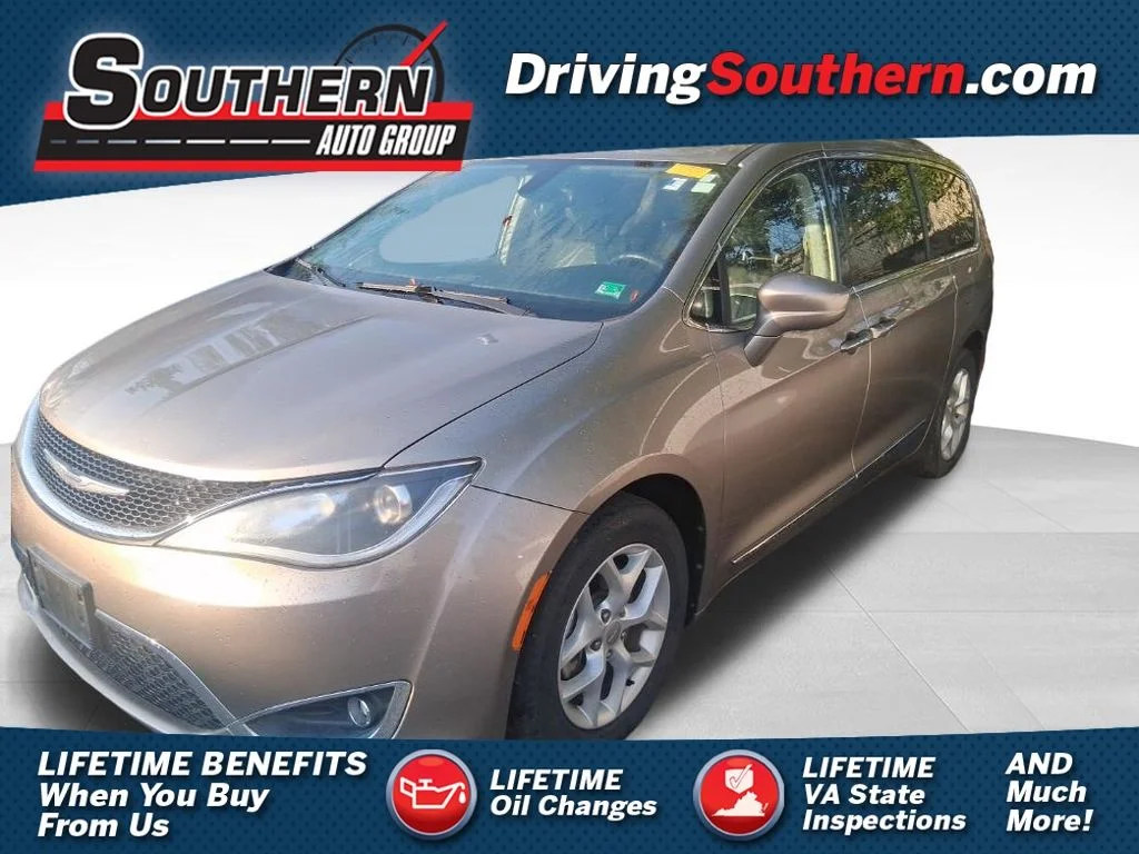 Used 2017 Silver Chrysler Touring L image 1