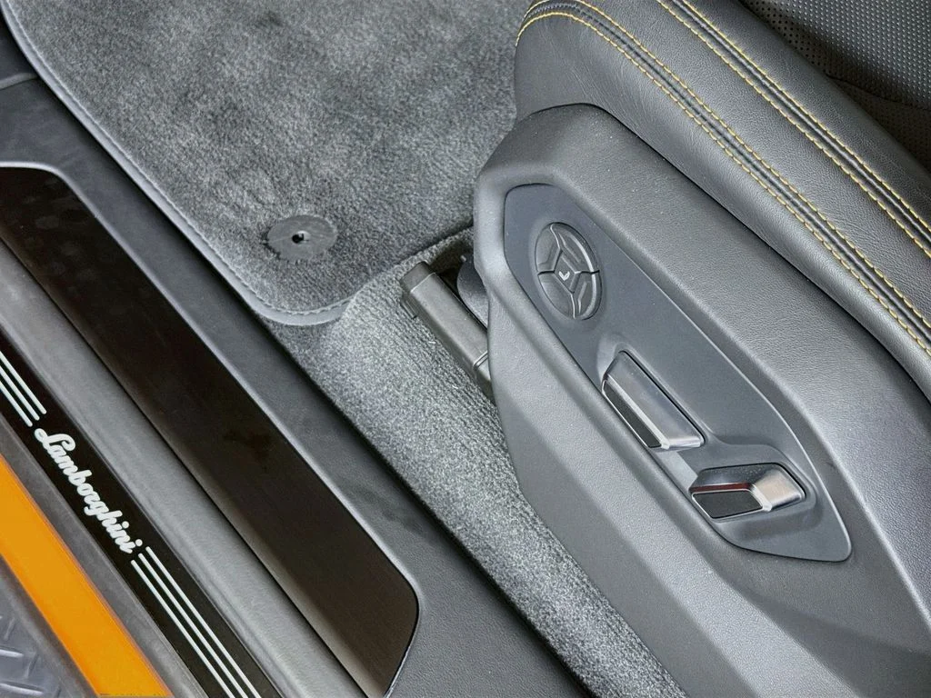 Used 2024 Black Lamborghini S image 20