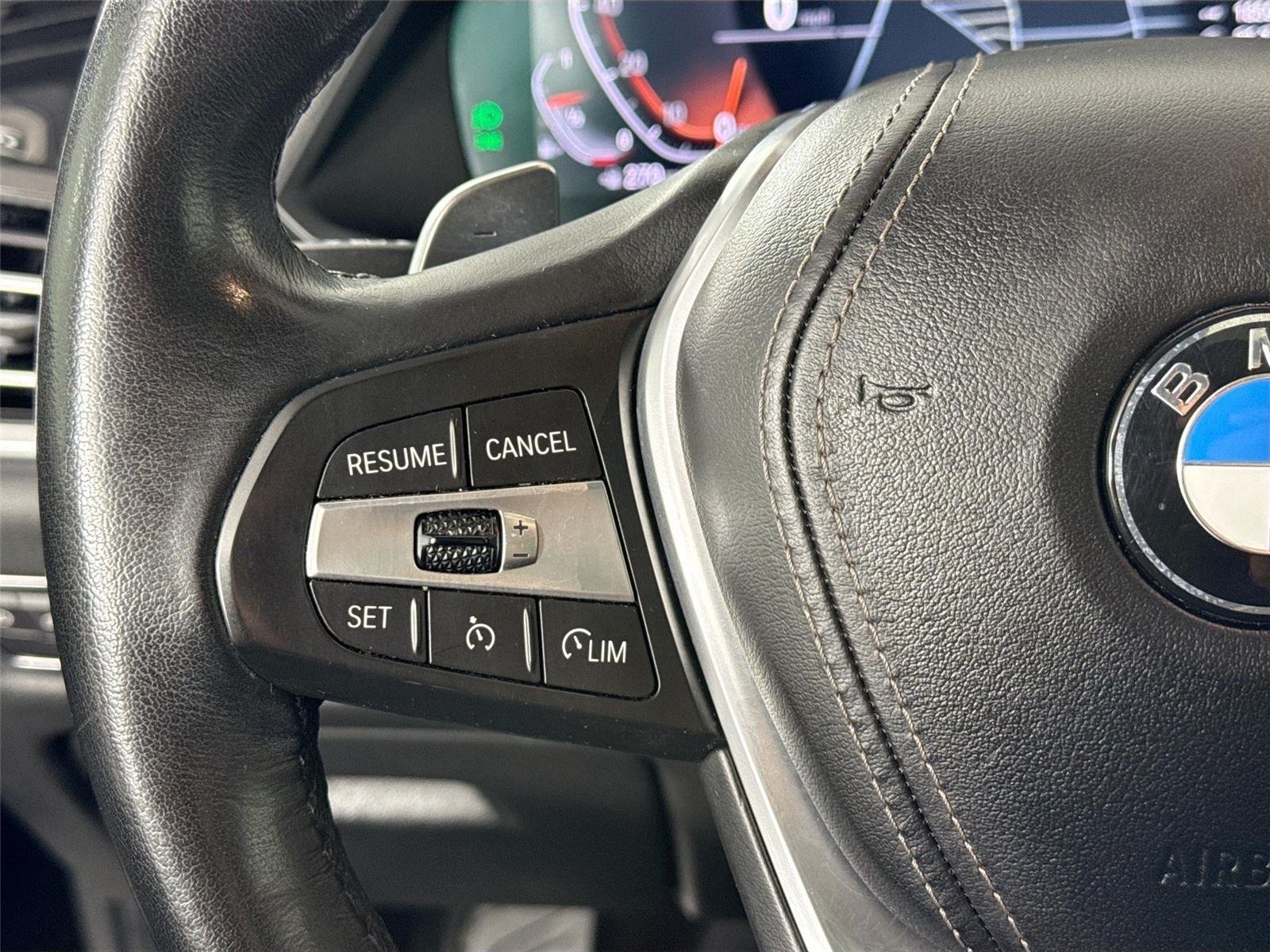 Used 2019 Black Sapphire Metallic BMW xDrive40i image 18