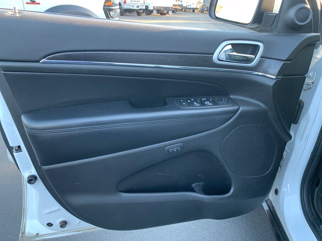Used 2018 White Jeep Limited image 12