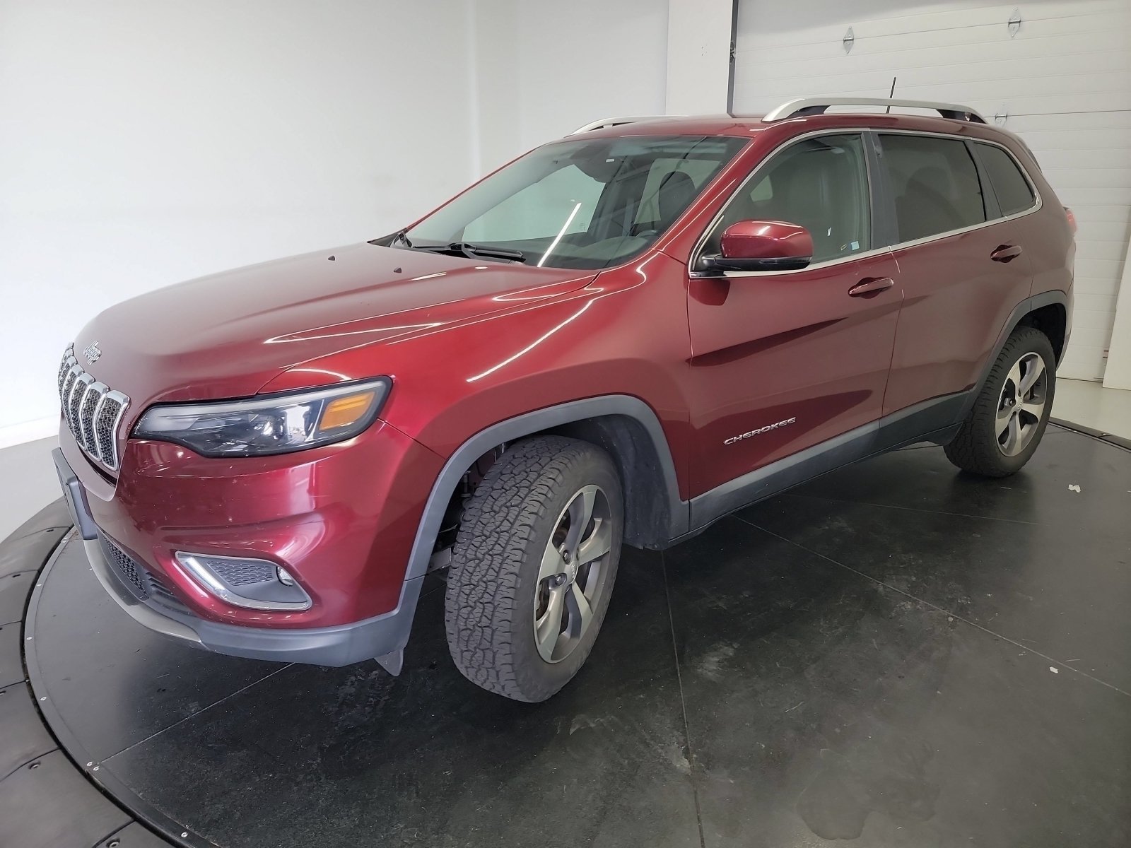 Used 2020 Velvet Red Pearlcoat Jeep Limited image 3