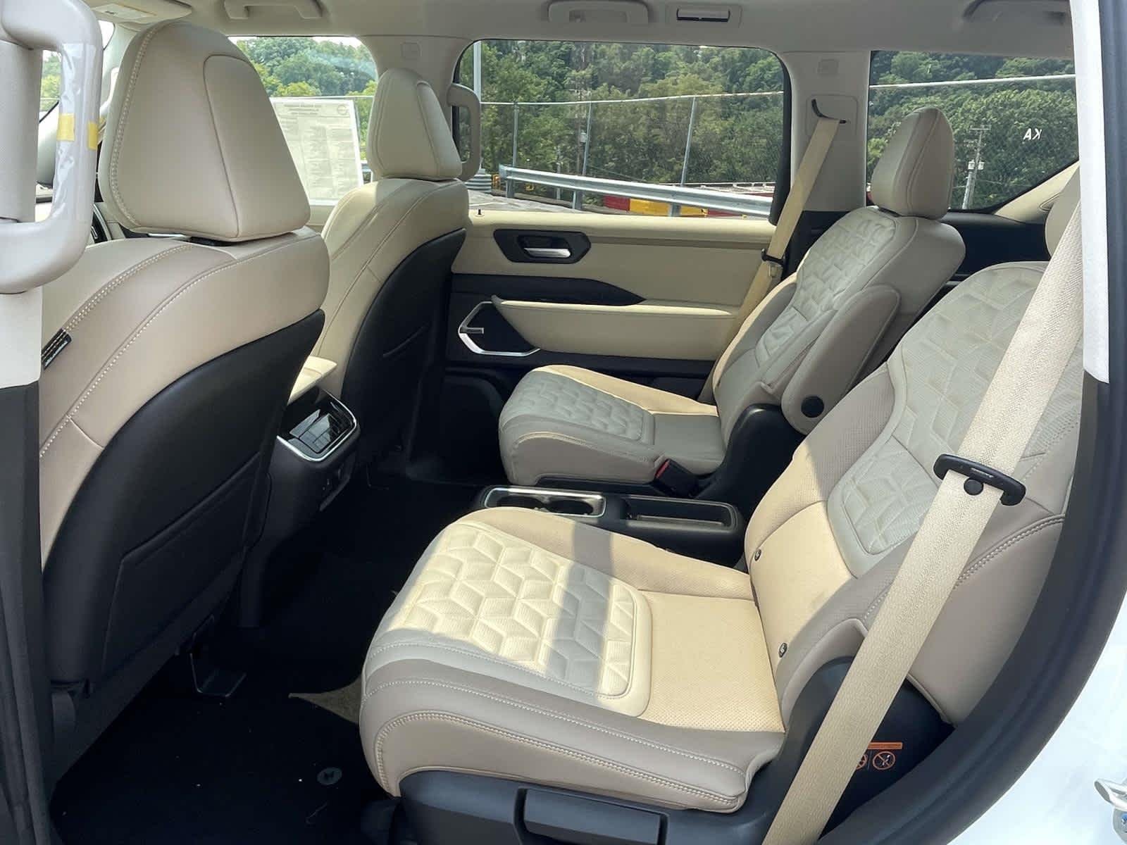 New 2026 Everest White Pearl Tricoat/Super Black Nissan Platinum Reserve image 18
