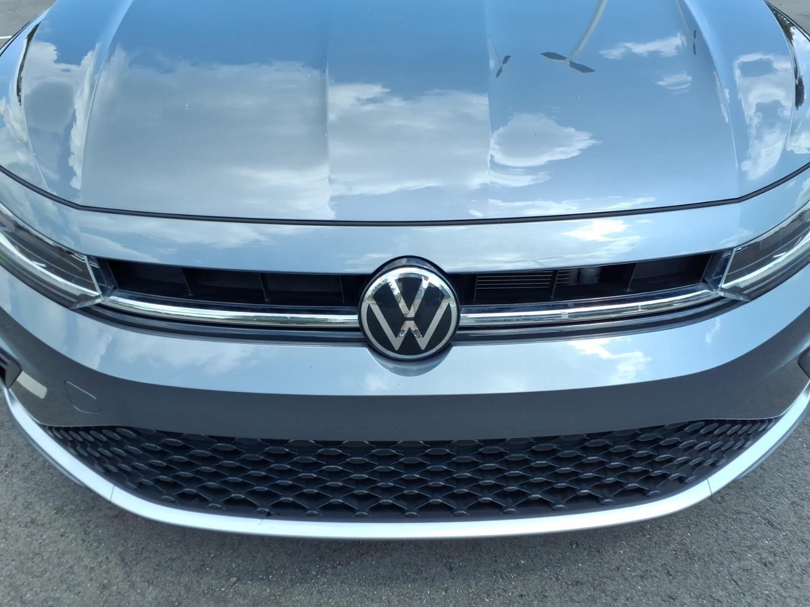 Used 2025  Volkswagen SE image 14