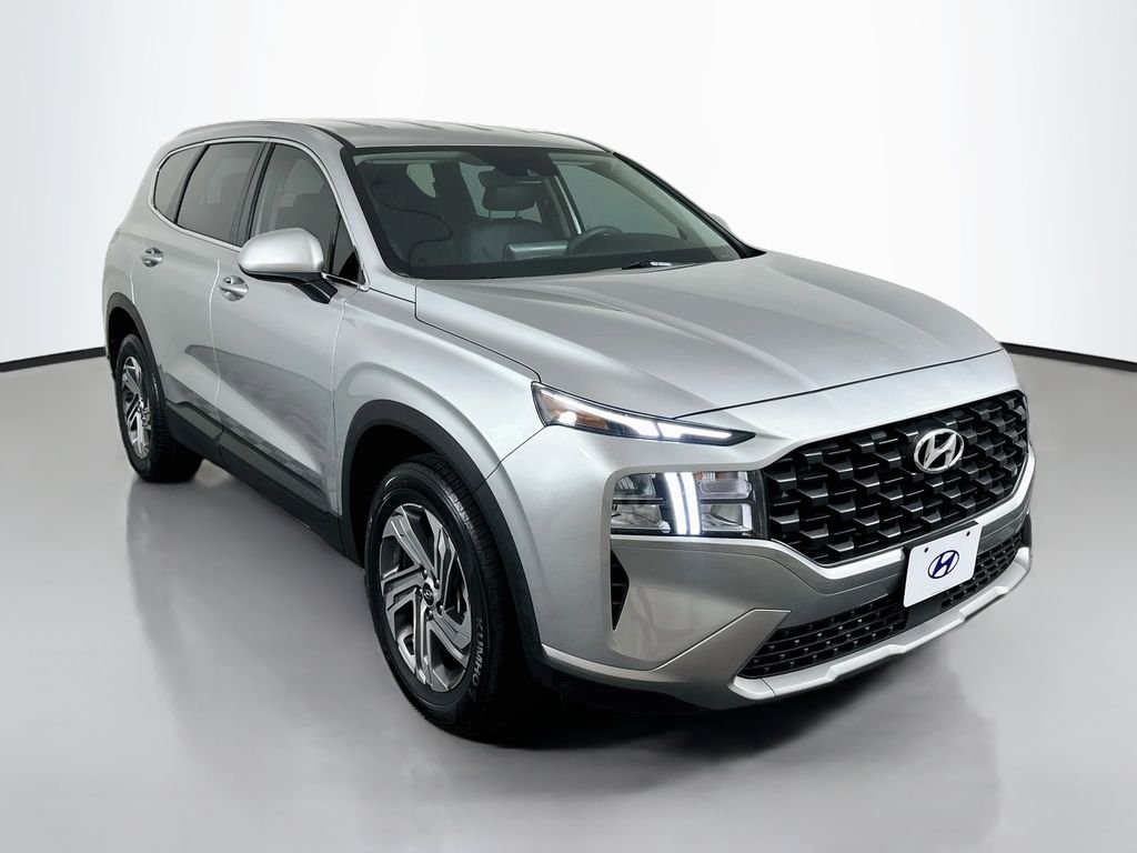 Used 2023 Silver Hyundai SE image 3