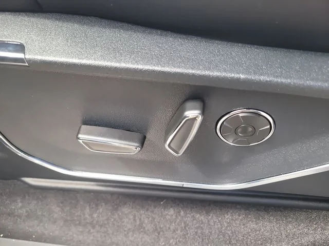 New 2026 Black Metallic Ford Platinum image 20